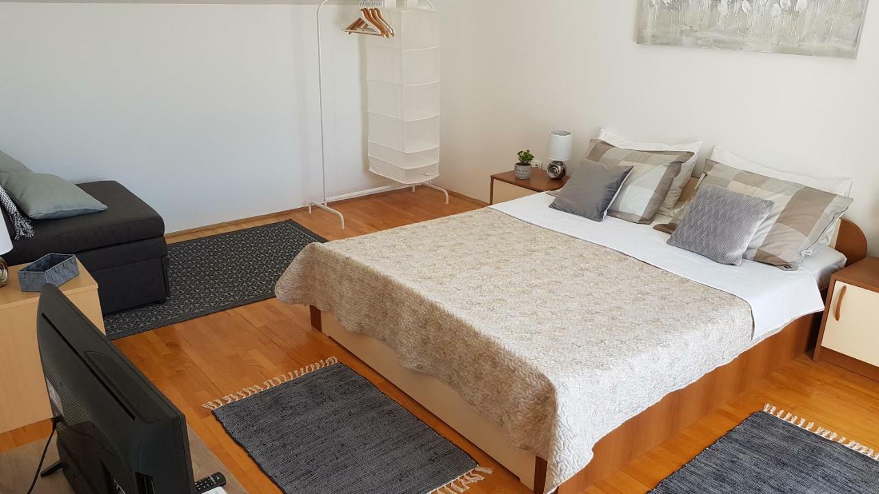 סבטי פיליפ אי ג'קוב Apartments Luna מראה חיצוני תמונה