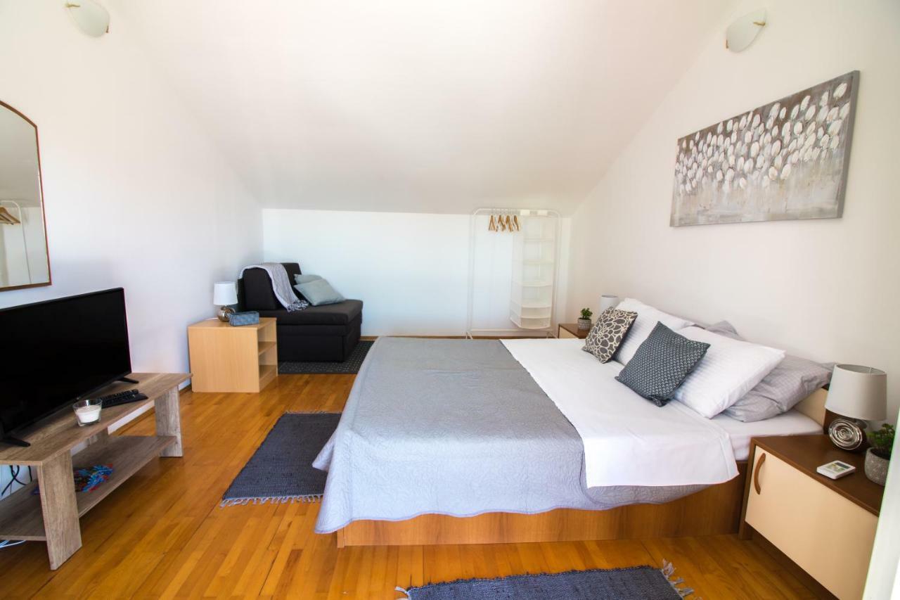 סבטי פיליפ אי ג'קוב Apartments Luna מראה חיצוני תמונה